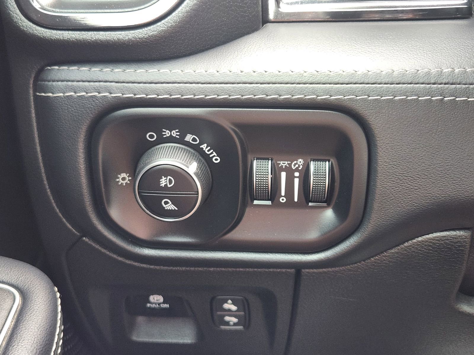 Used 2024 RAM 1500 Limited AWD/4WD image 23