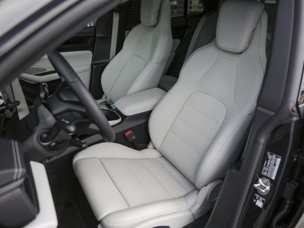 New 2026 Porsche Macan Electric RWD image 5