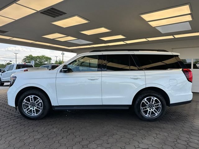 Certified 2025 Ford Expedition Active AWD/4WD image 2