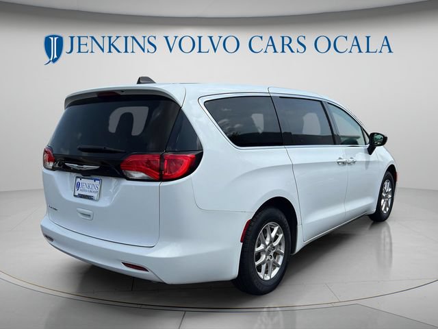 Used 2024 Chrysler Voyager LX FWD image 3