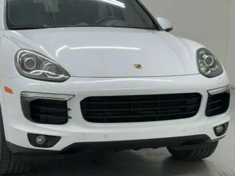Used 2018 Porsche Cayenne Platinum Edition image 40