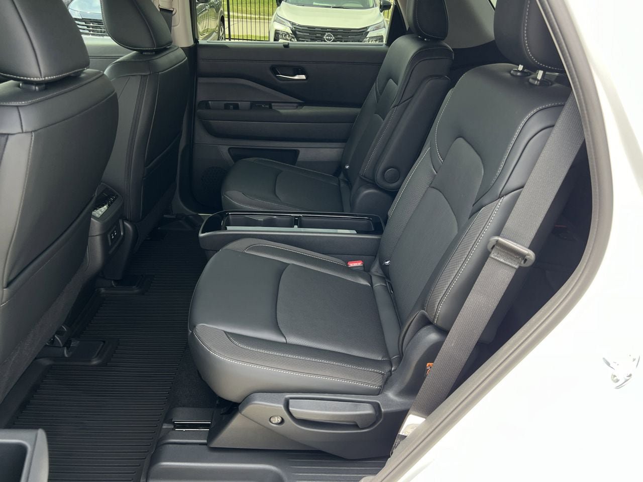 New 2026 Nissan Pathfinder SL w/ SL Premium Package FWD image 15