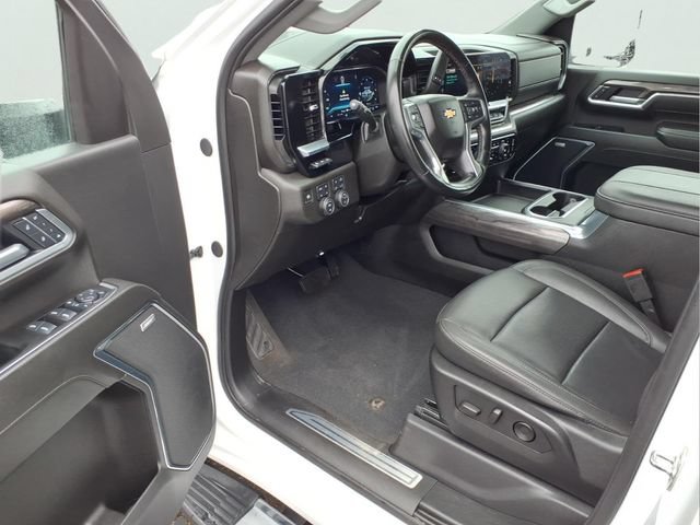 Used 2025 Chevrolet Silverado 3500 LTZ w/ LTZ Premium Package AWD/4WD image 10