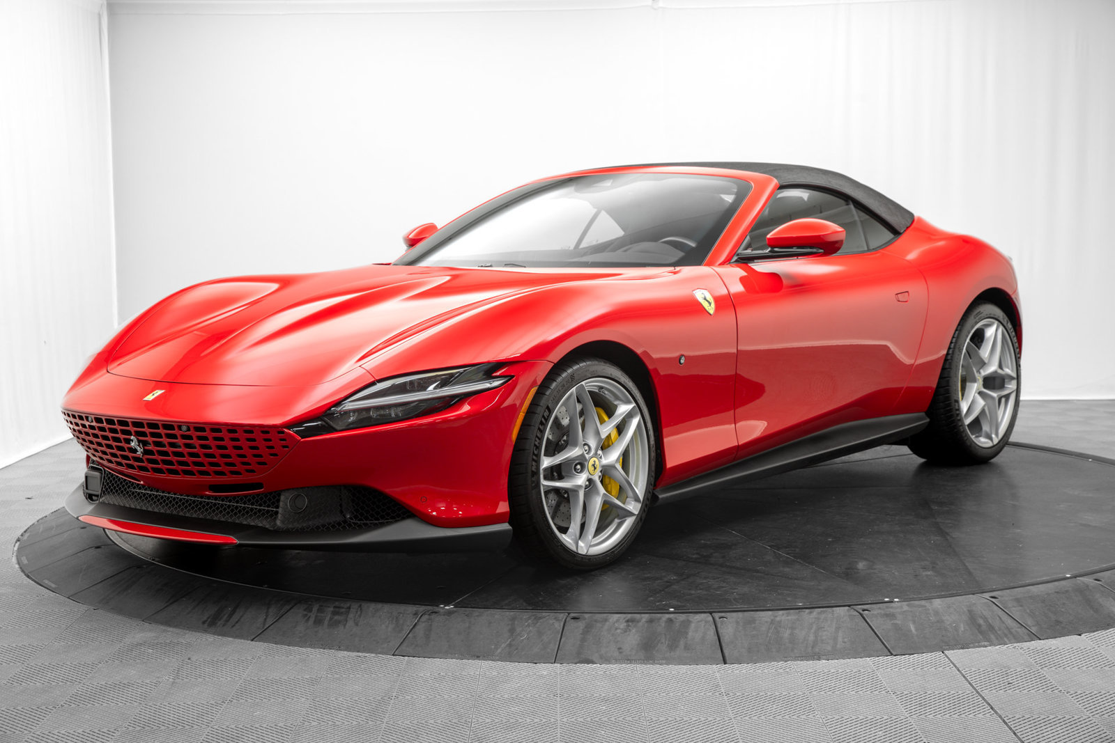 Used 2026 Ferrari Roma Spider RWD image 11