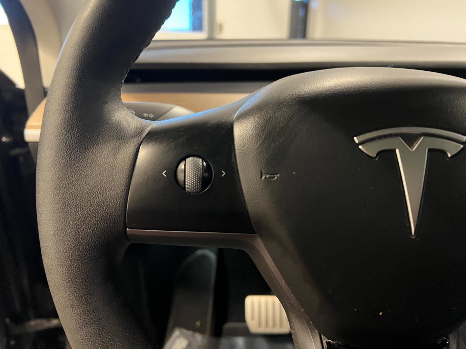Used 2023 Tesla Model Y Performance image 12