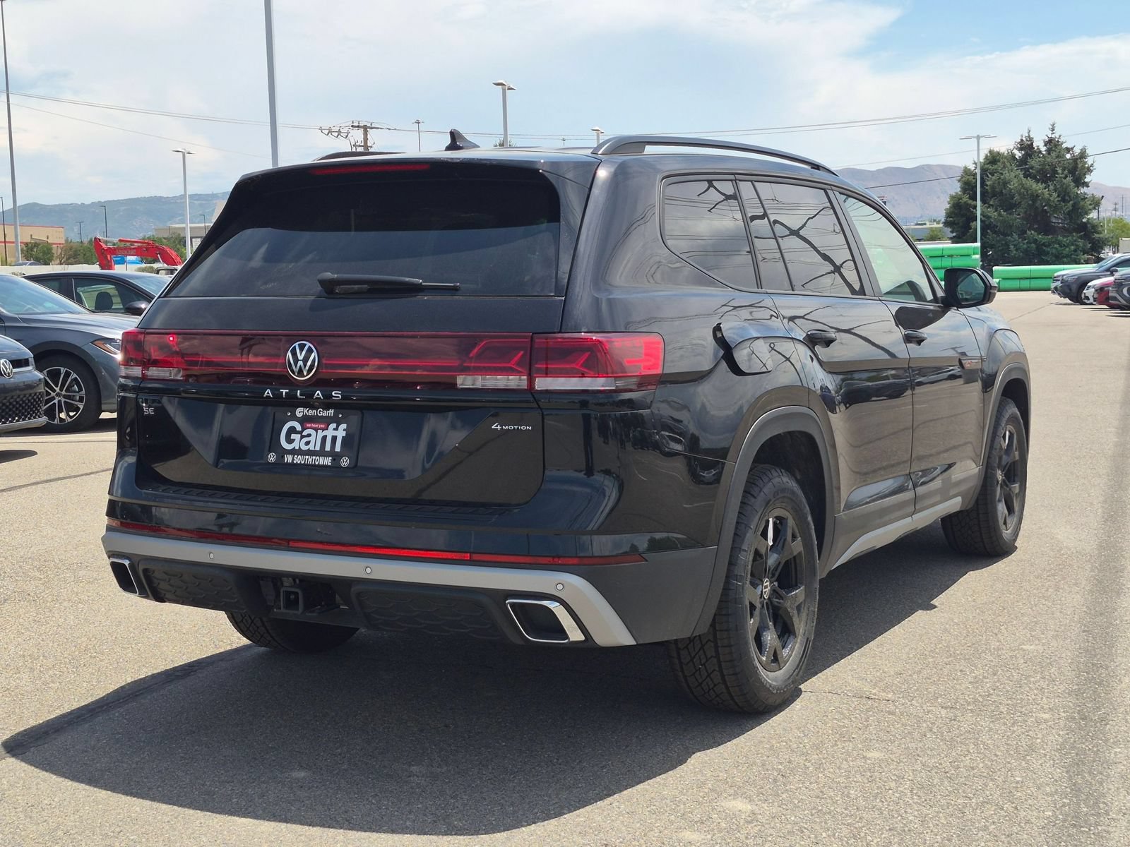 New 2026 Volkswagen Atlas Peak Edition AWD/4WD image 3