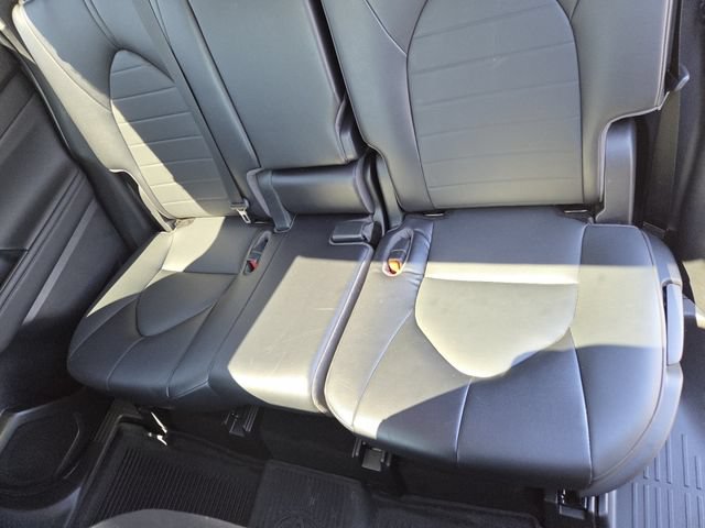 Used 2022 Toyota Highlander XLE AWD/4WD image 31