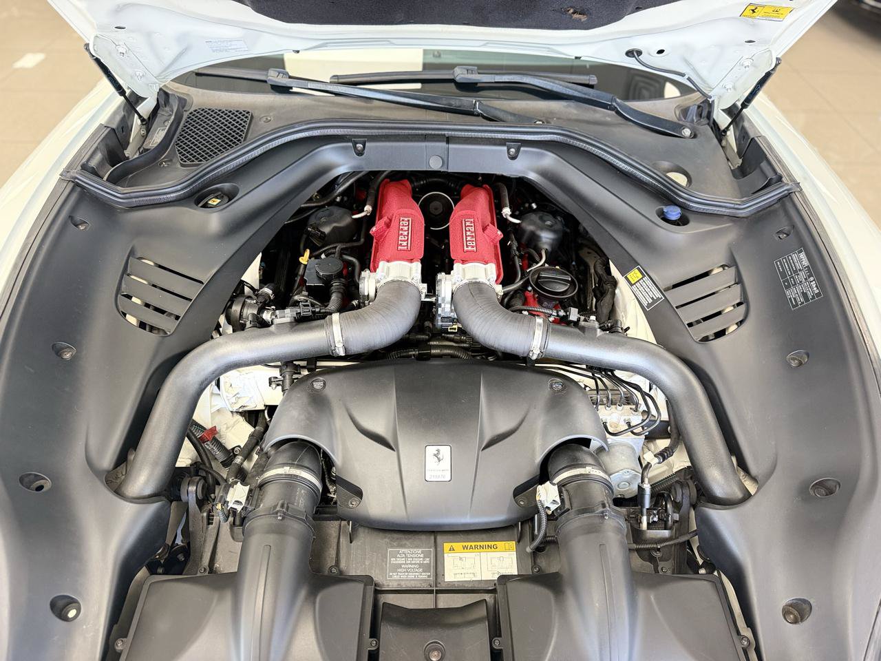 Used 2015 Ferrari California T RWD image 22