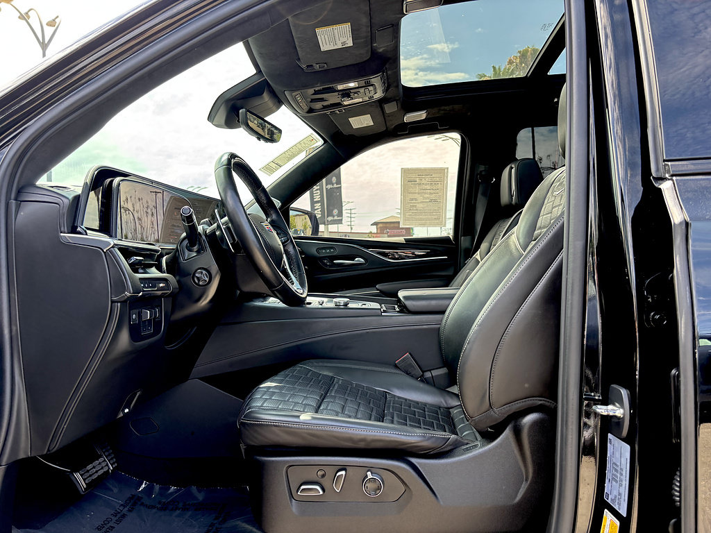 Used 2023 Cadillac Escalade ESV V w/ Heavy-Duty Trailer Package AWD/4WD image 9