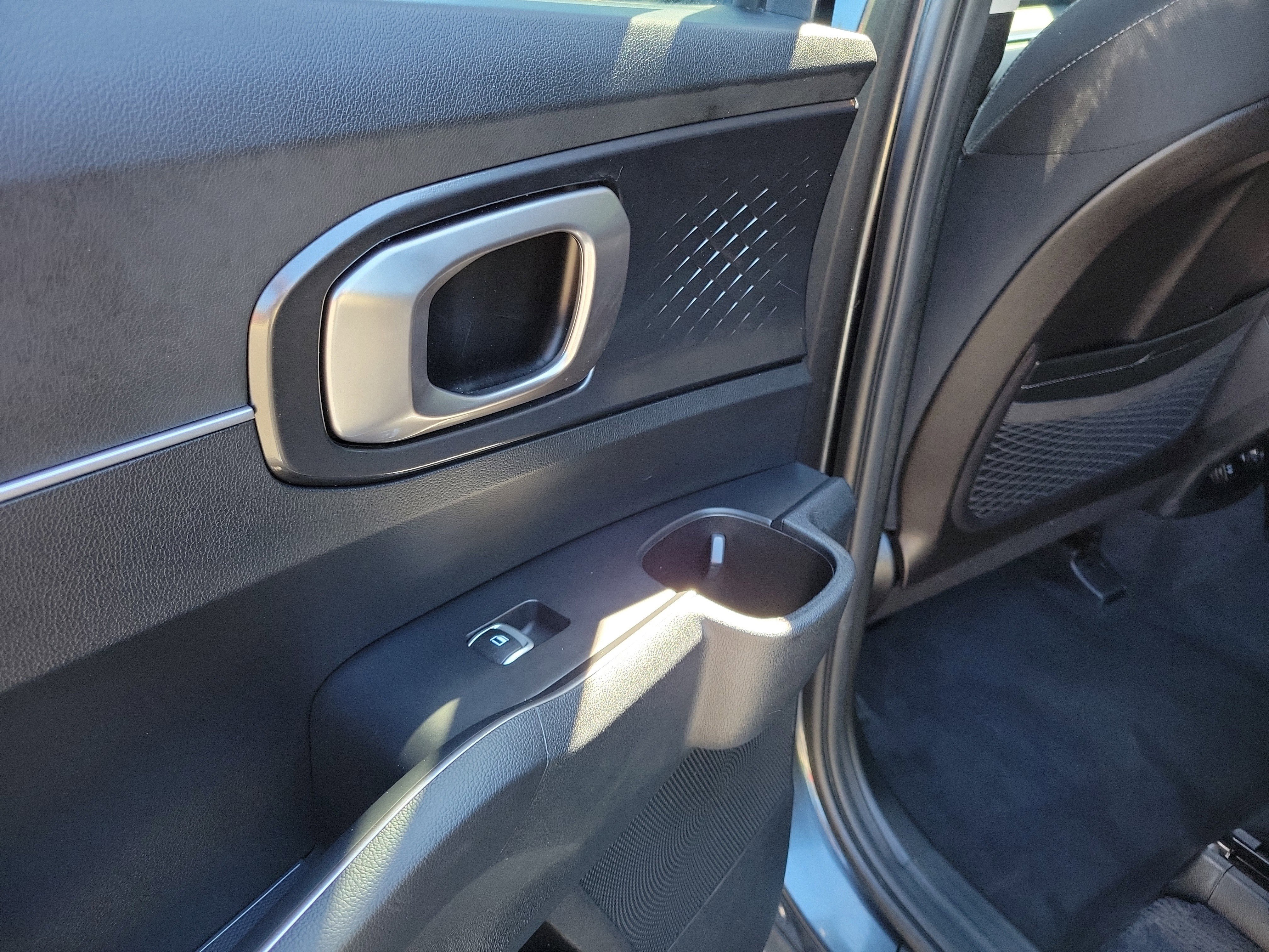 Used 2023 Kia Sorento LX image 13