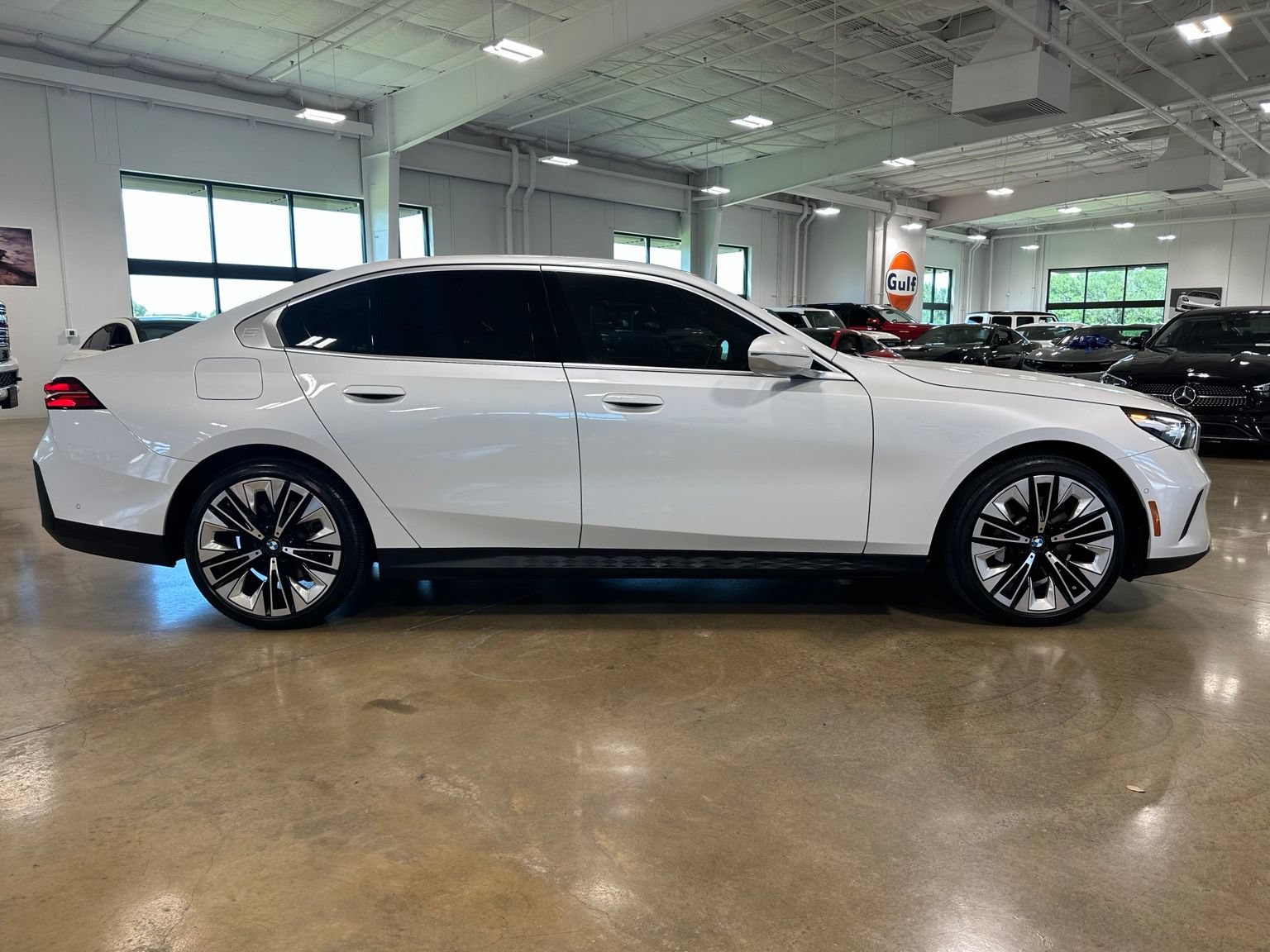 Used 2024 BMW 530i w/ Convenience Package RWD image 9