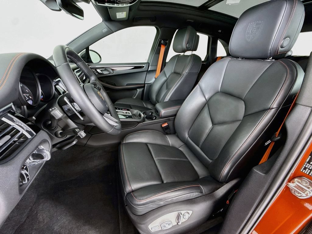 Certified 2023 Porsche Macan Turbo AWD/4WD image 5