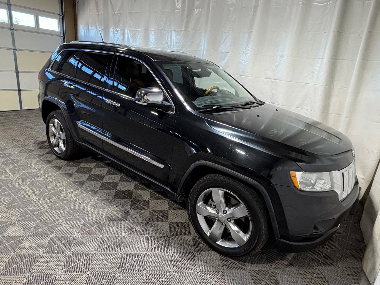 Used 2012 Jeep Grand Cherokee Overland AWD/4WD image 7