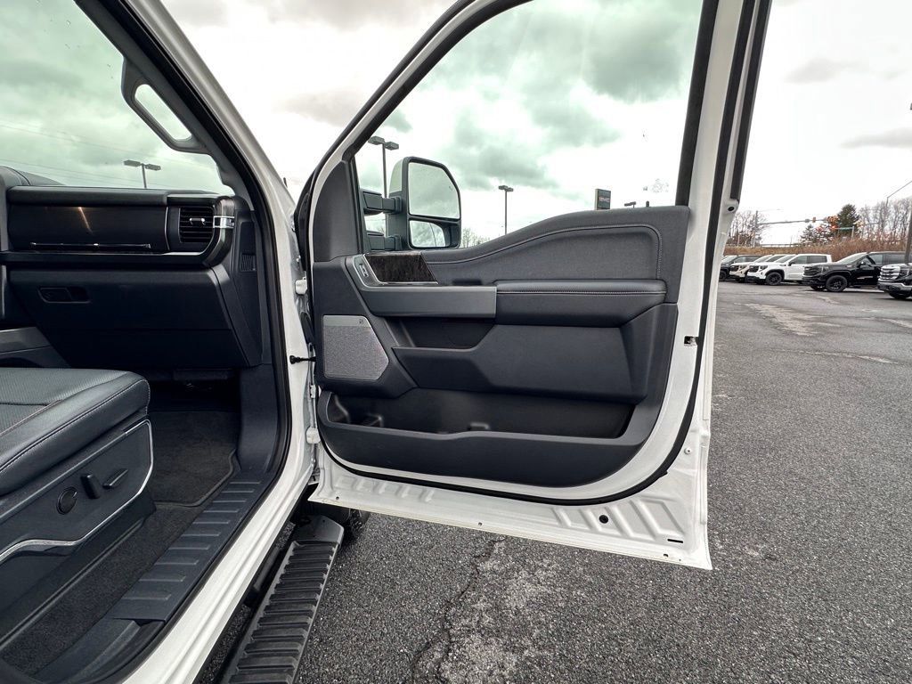 Used 2023 Ford F350 Lariat w/ Lariat Ultimate Package image 13