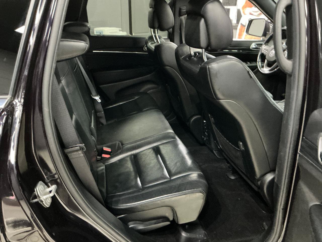 Used 2019 Jeep Grand Cherokee Limited AWD/4WD image 25