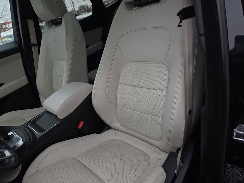 Used 2019 Jaguar E-PACE R-Dynamic SE image 21