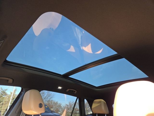 Used 2024 Volkswagen Atlas Cross Sport SEL R-Line image 3