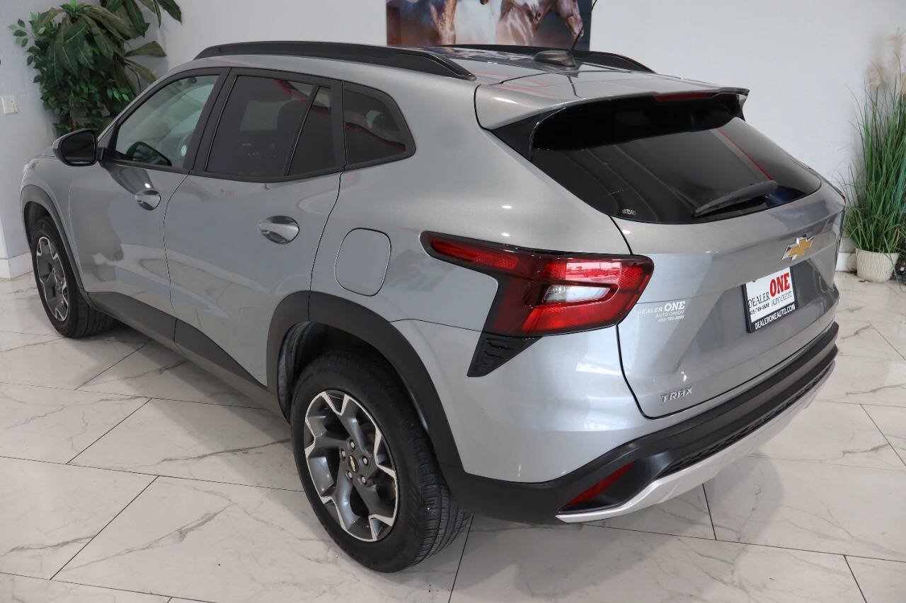 Used 2024 Chevrolet Trax LT FWD image 5