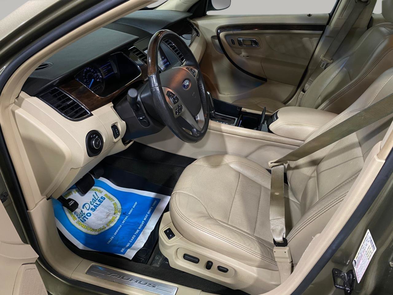 Used 2013 Ford Taurus Limited FWD image 20