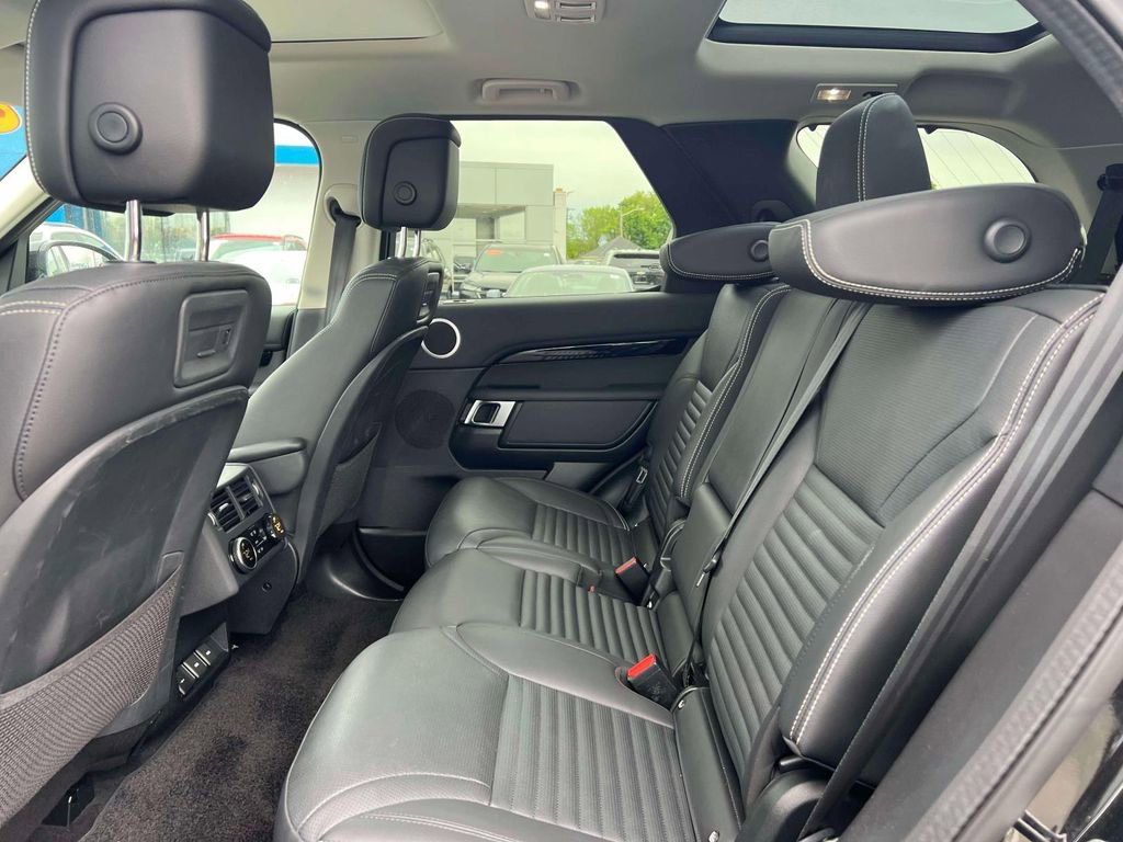 Used 2024 Land Rover Discovery S AWD/4WD image 11