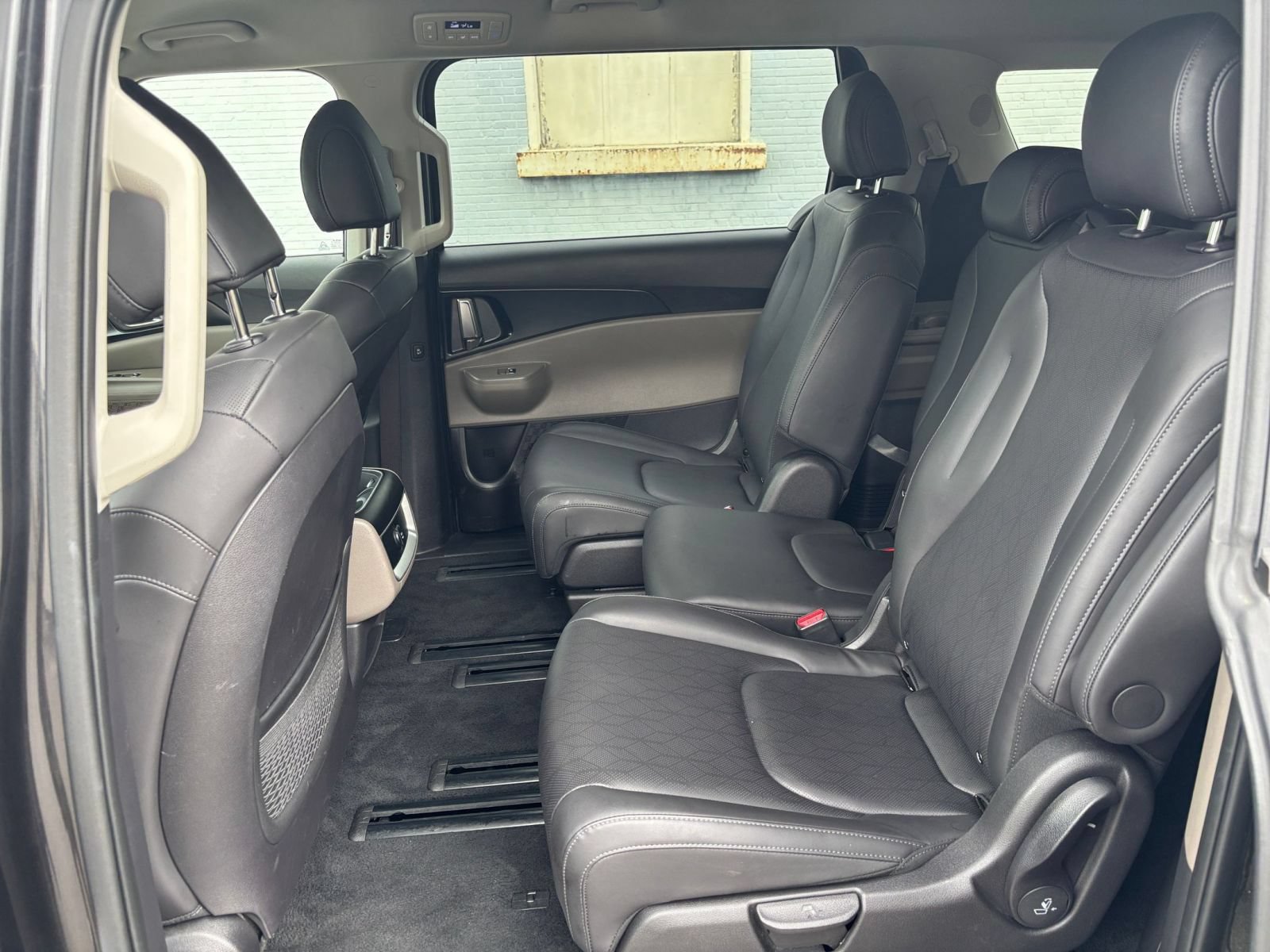Used 2026 Kia Carnival FWD image 28