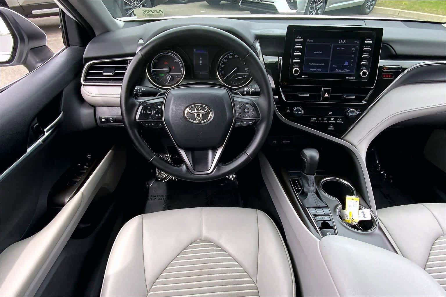 Used 2023 Toyota Camry SE FWD image 6