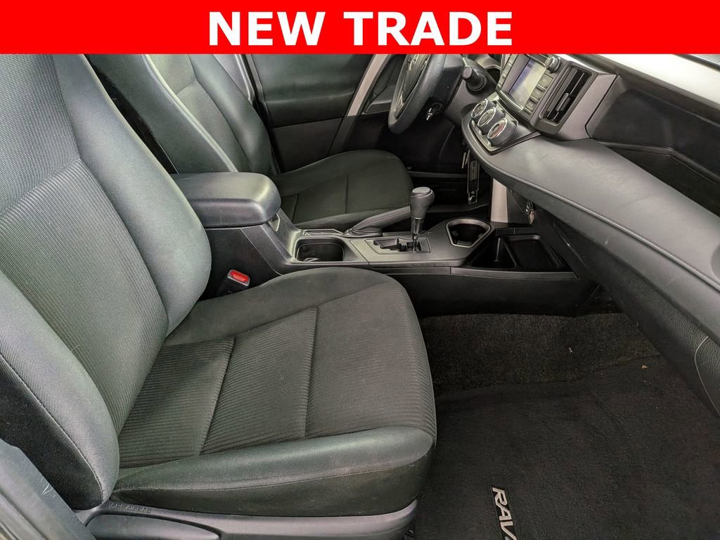 Used 2018 Toyota RAV4 LE FWD image 27