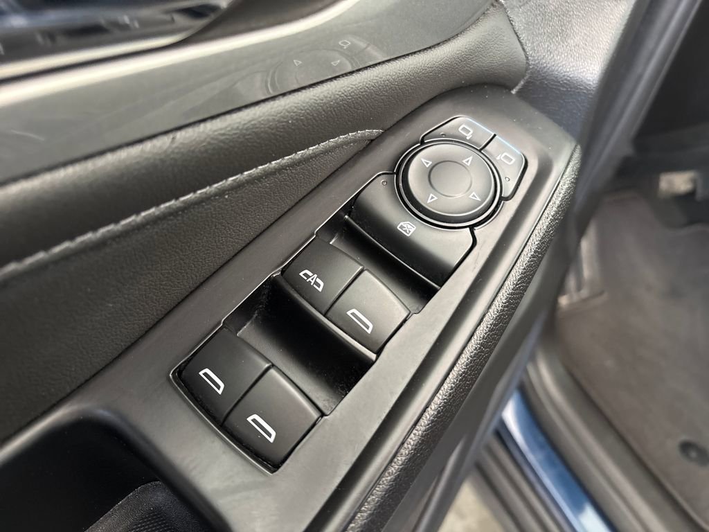 Used 2023 Chevrolet Traverse LT FWD image 15