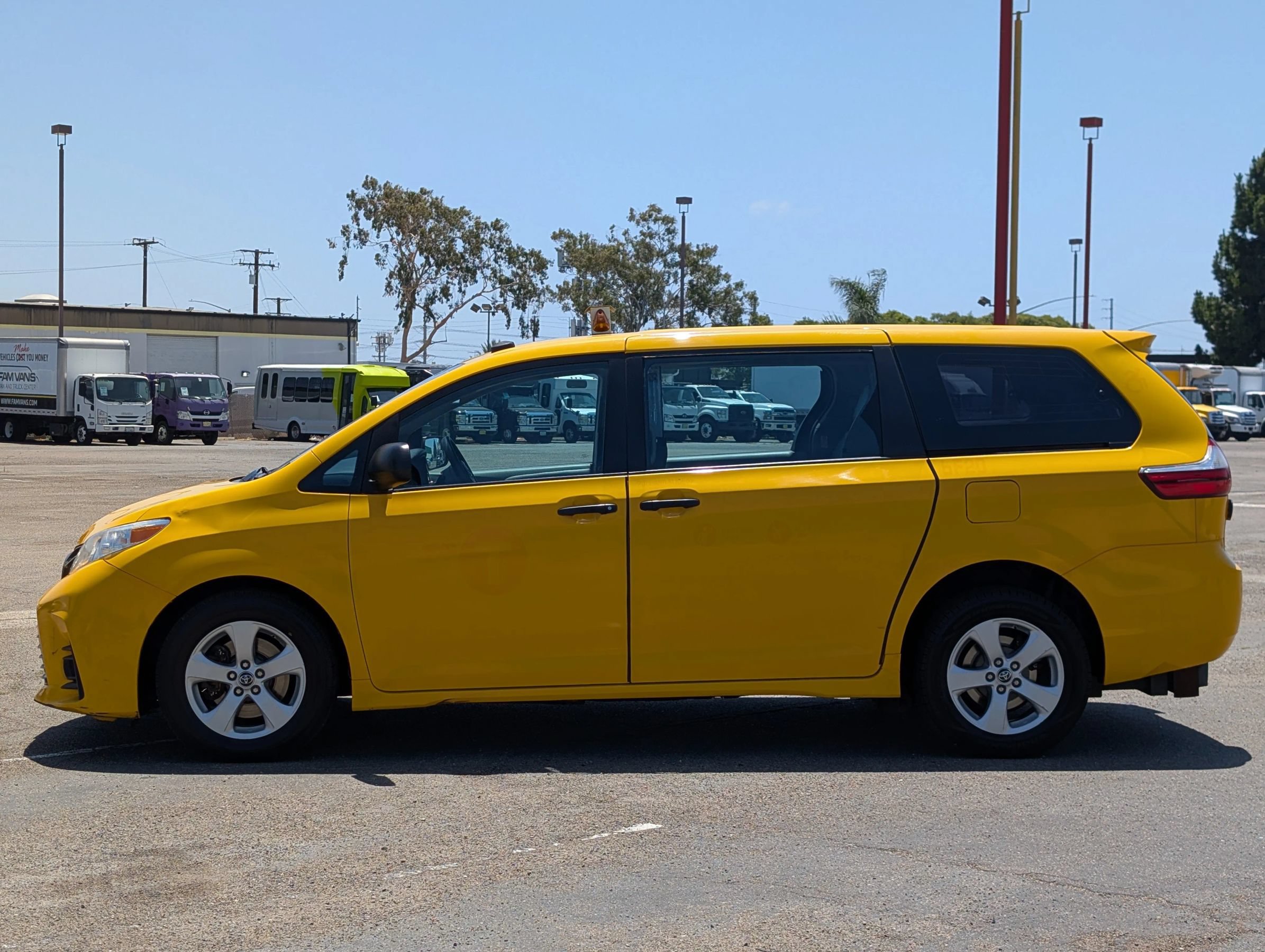 Used 2018 Toyota Sienna L FWD image 5