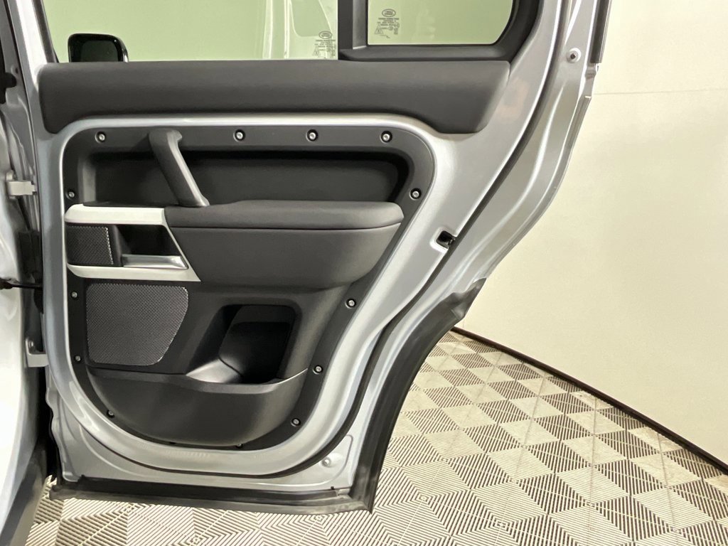 Used 2024 Land Rover Defender 110 S image 24