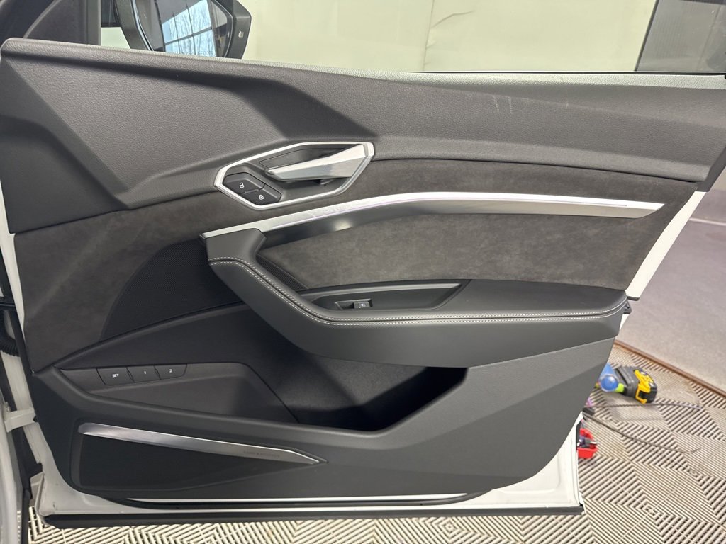 Used 2021 Audi e-tron Prestige w/ Prestige Package image 13