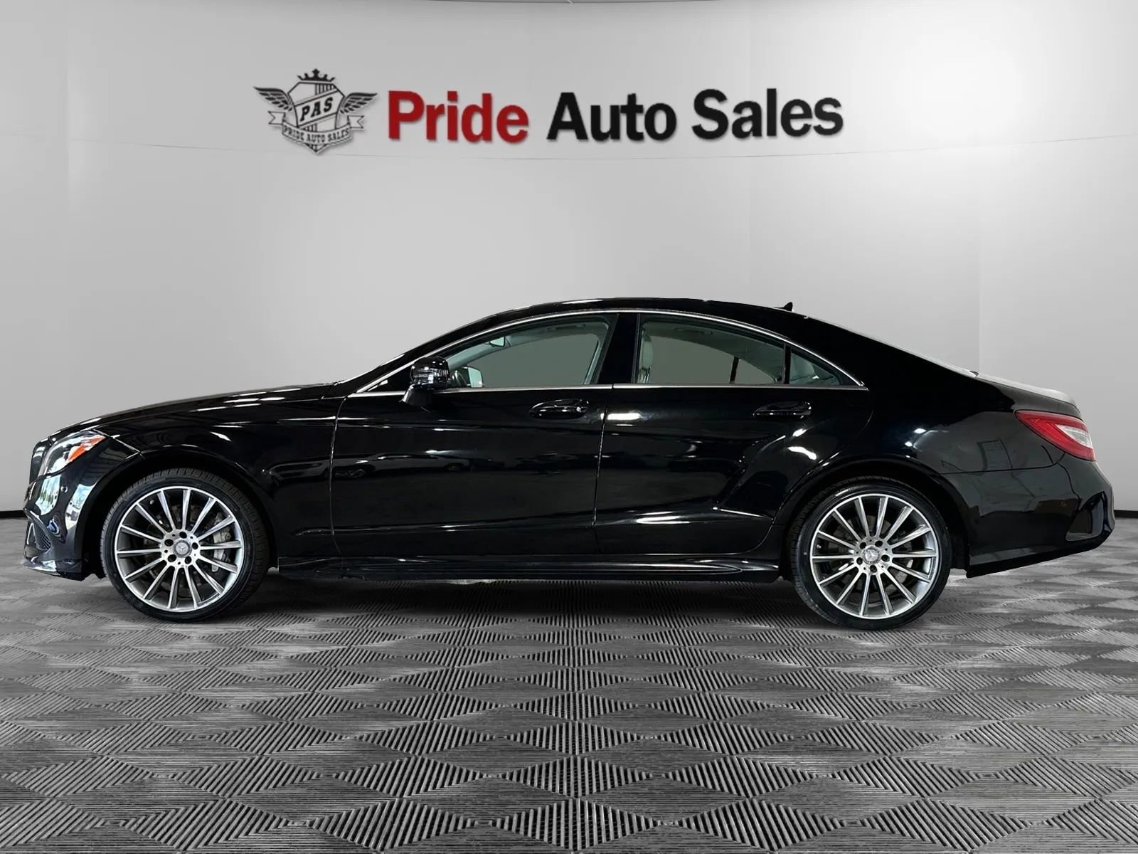Used 2016 Mercedes-Benz CLS 550 4MATIC image 4