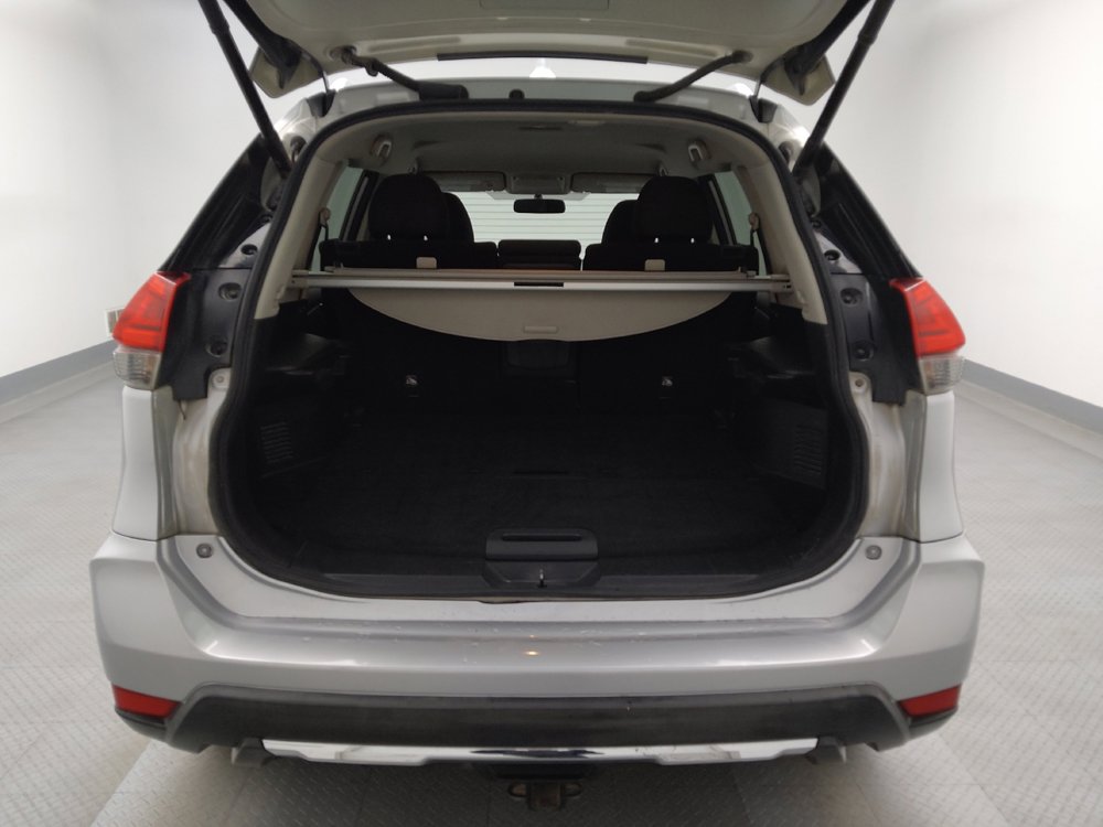 Used 2017 Nissan Rogue SV w/ SV Premium Package image 29