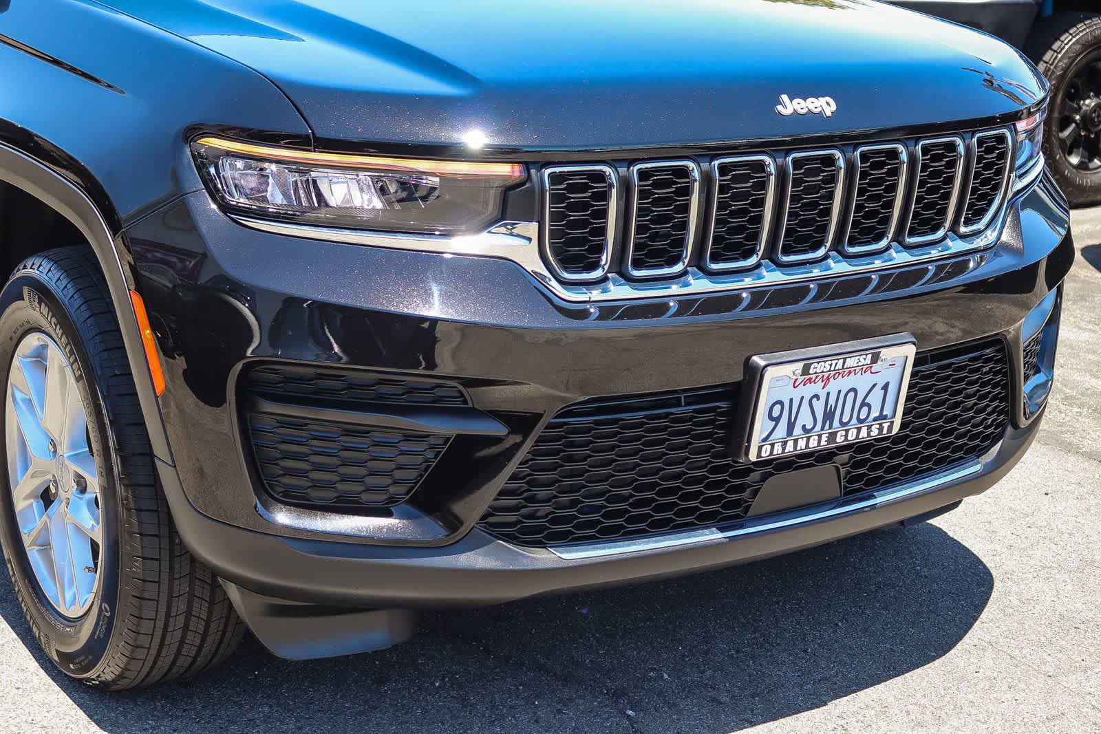 Used 2025 Jeep Grand Cherokee Laredo X RWD image 10