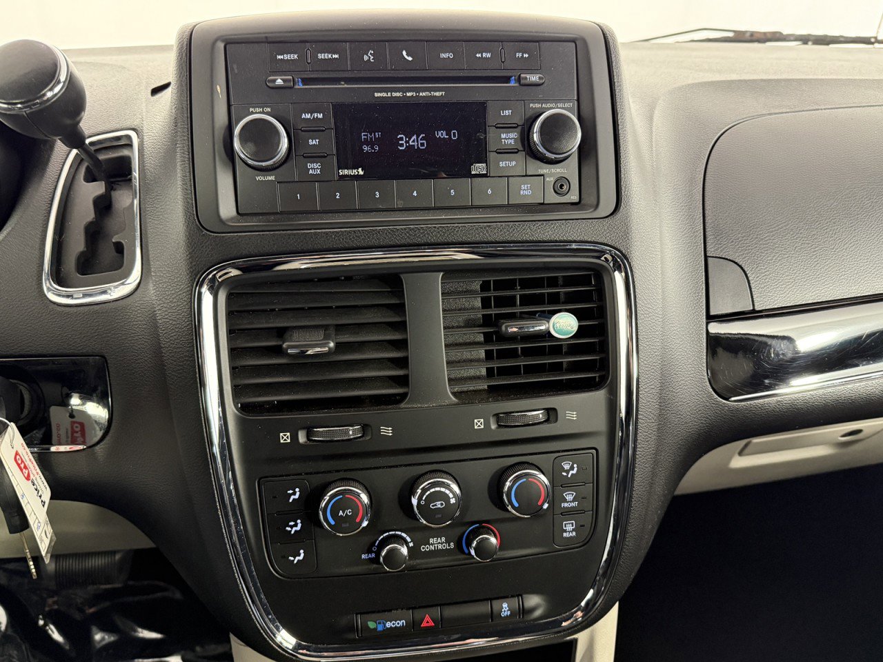 Used 2017 Dodge Grand Caravan SXT image 21