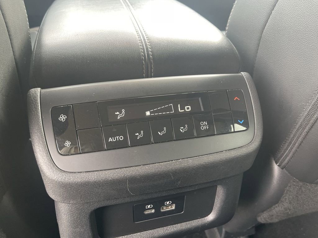 Used 2023 Nissan Pathfinder SL image 39