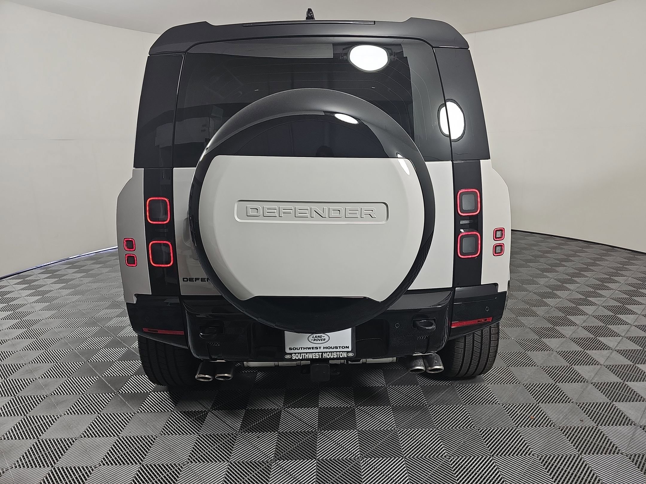 New 2026 Land Rover Defender 110 X-Dynamic SE image 8