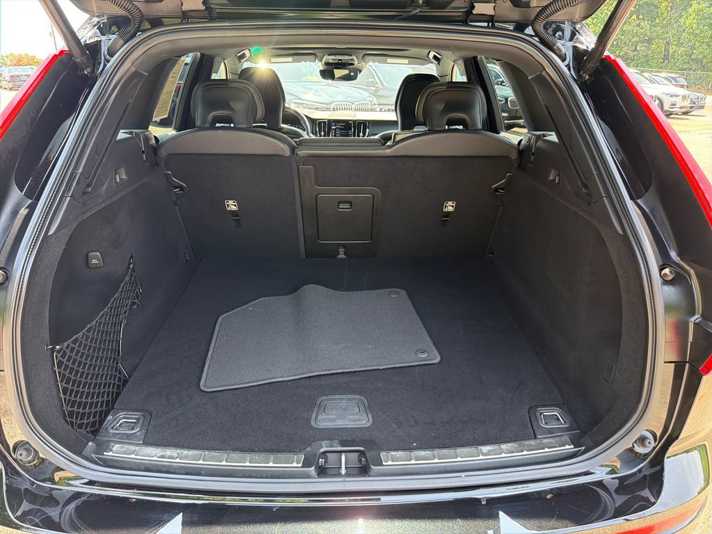 Used 2020 Volvo XC60 T6 Momentum AWD/4WD image 18