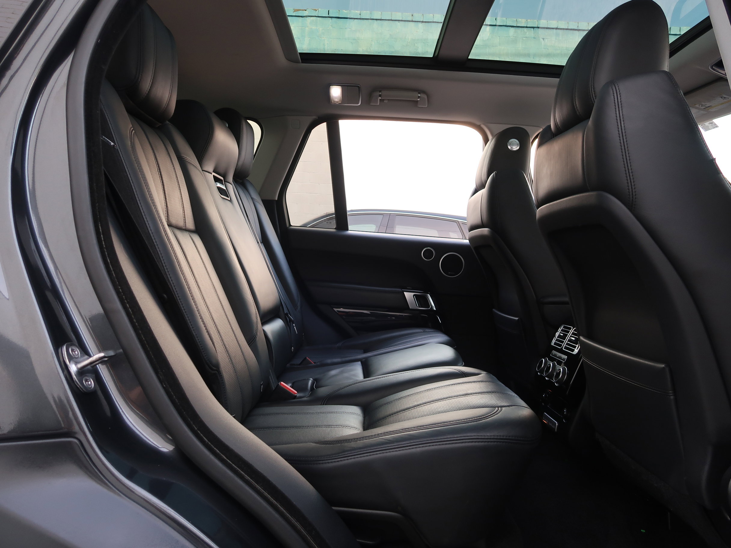 Used 2016 Land Rover Range Rover HSE image 48