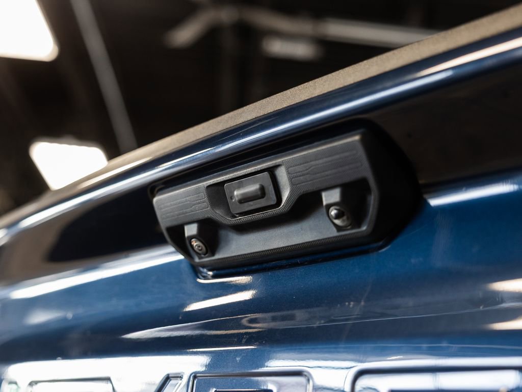 Used 2022 Chevrolet Silverado 1500 High Country w/ High Country Premium Package image 9