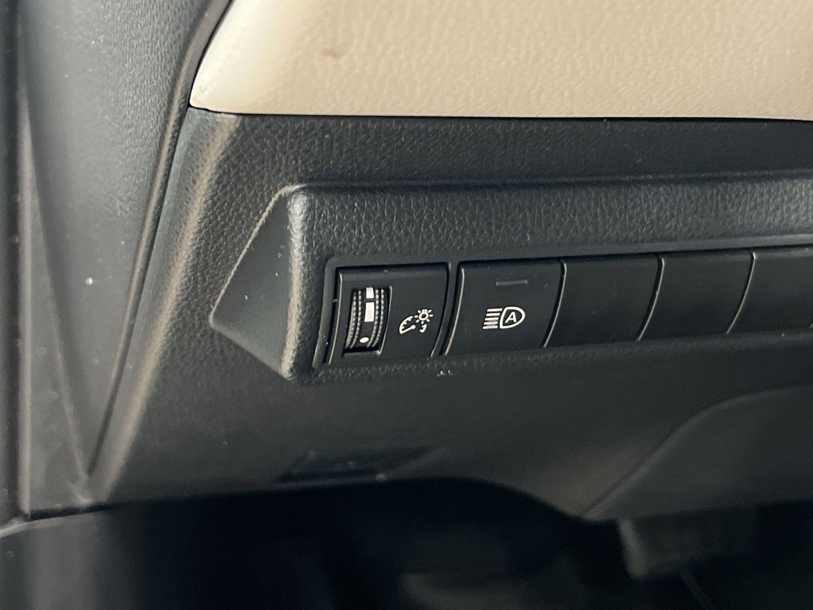 Used 2024 Toyota Corolla LE image 27