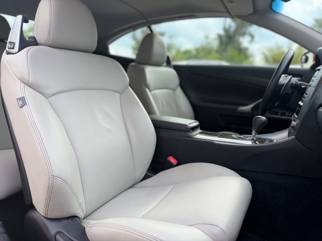 Used 2011 Lexus IS 250C w/ Luxury Pkg RWD image 26