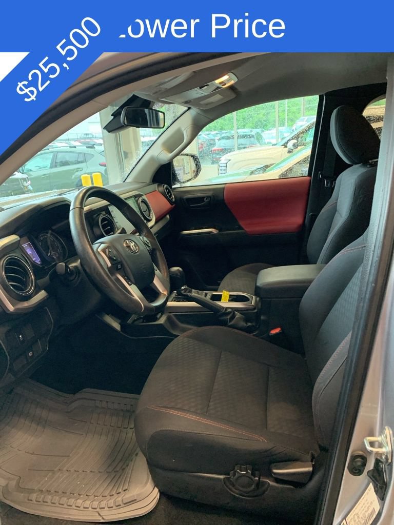 Used 2020 Toyota Tacoma SR5 w/ SR5 Appearance Package (SM) AWD/4WD image 3