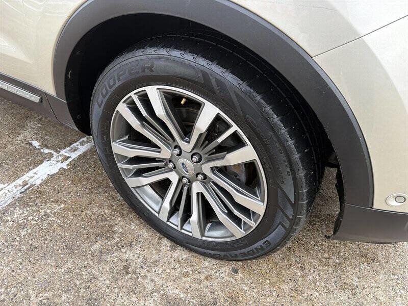 Used 2017 Ford Explorer Platinum image 10