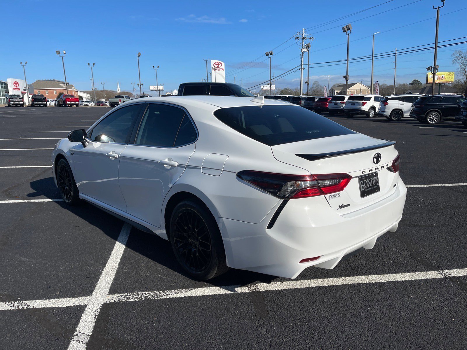 Used 2023 Toyota Camry SE image 14