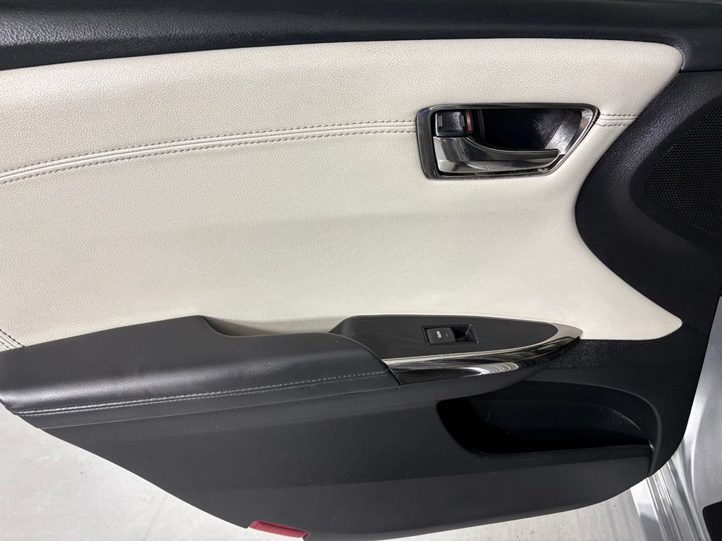 Used 2018 Toyota Avalon XLE w/ All Weather Liner Package FWD image 38