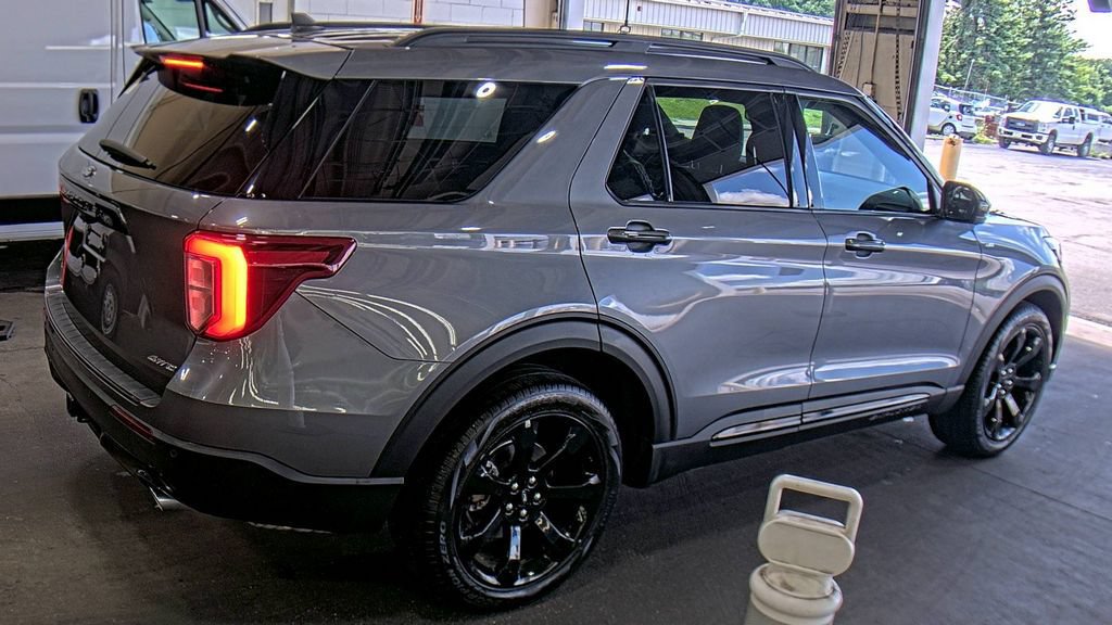 Used 2022 Ford Explorer ST-Line w/ Class IV Trailer Tow Package AWD/4WD image 4
