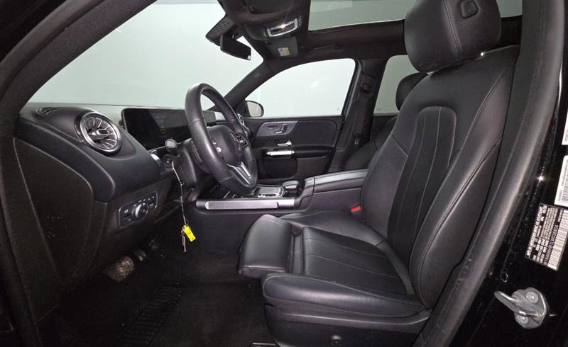Used 2020 Mercedes-Benz GLB 250 4MATIC w/ Premium Package image 9