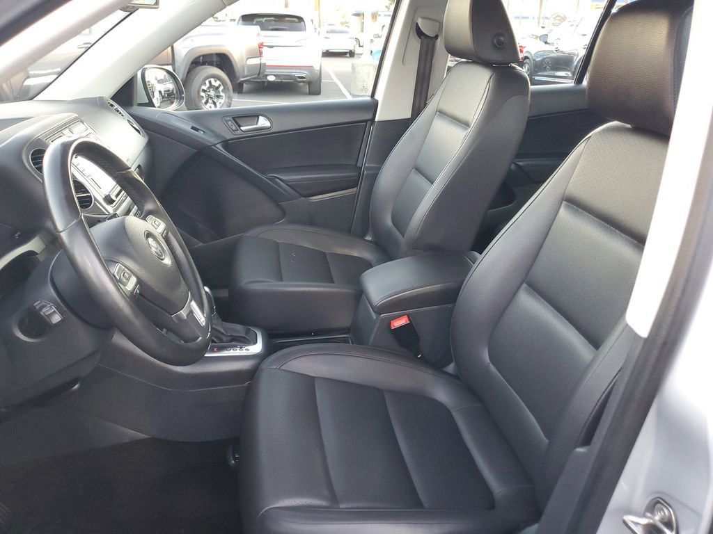 Used 2017 Volkswagen Tiguan S image 18