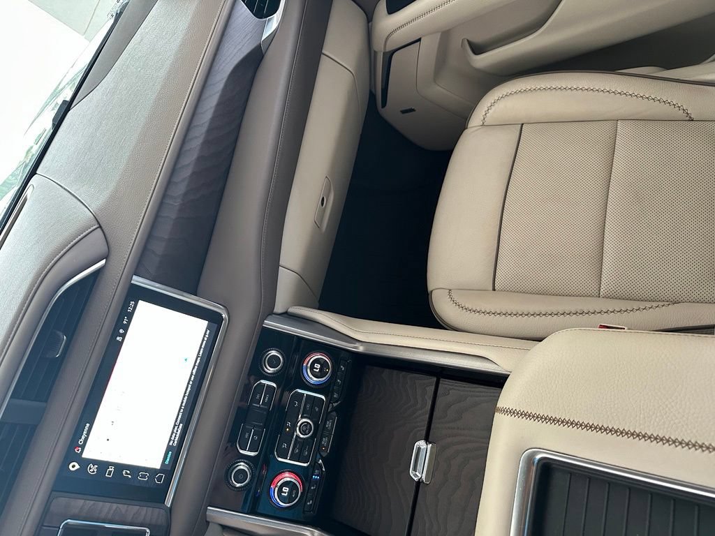 Used 2023 GMC Yukon Denali w/ Denali Reserve Package RWD image 25